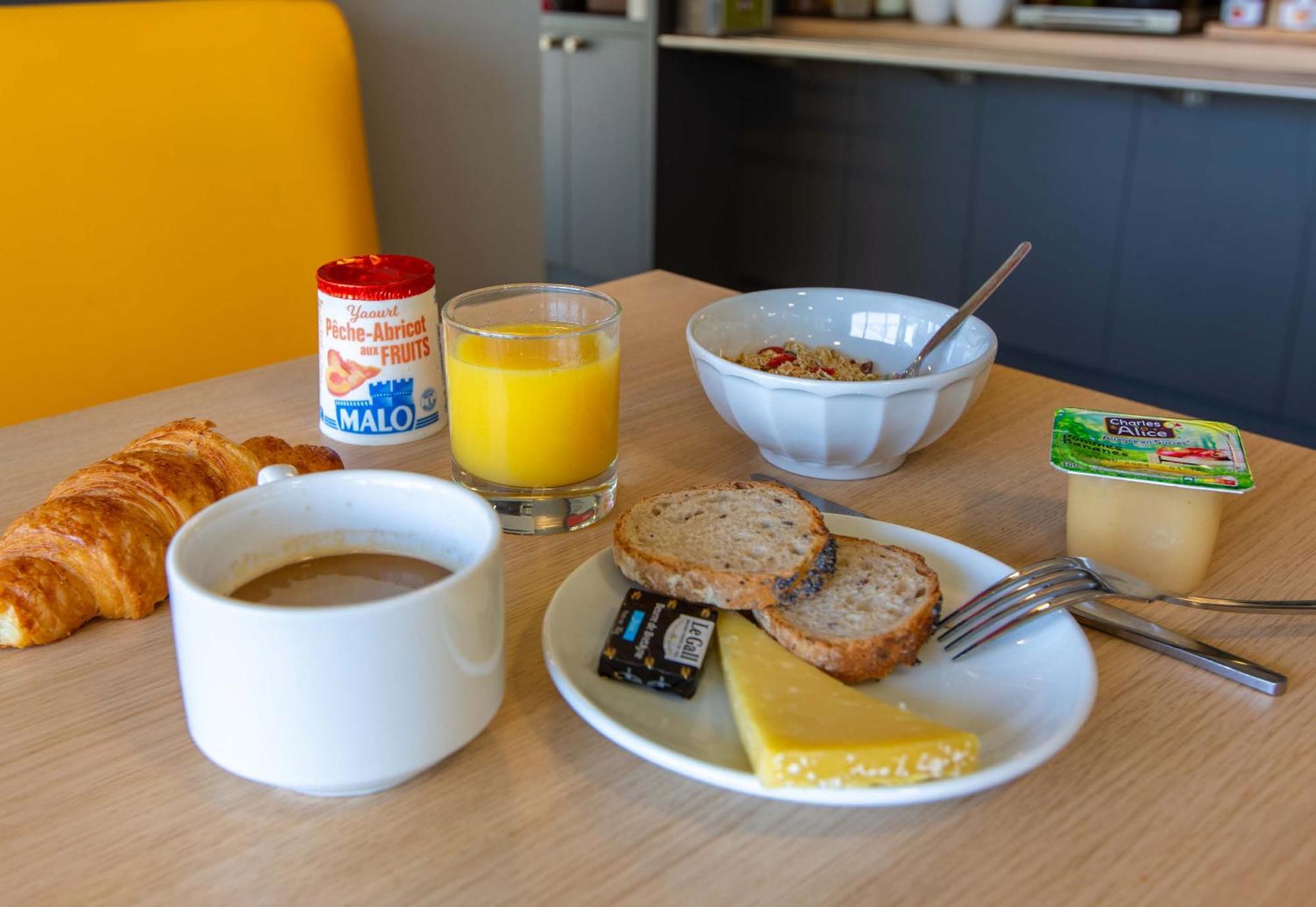 B&B Hotel Chateauroux Aeroport Déols エクステリア 写真